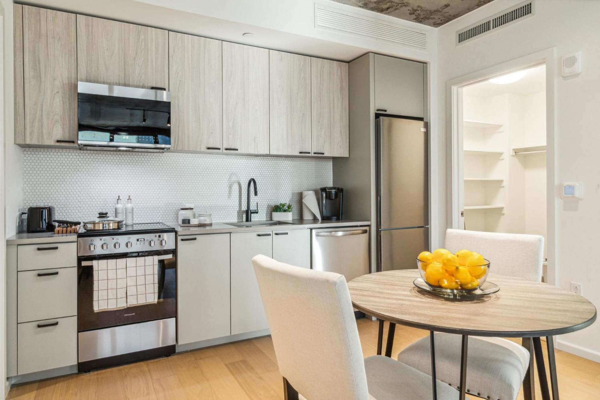 Contemporary City Living Apartments In Nashville Esterno foto